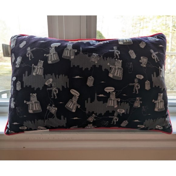 Doctor Who decorative fleece pillow - Picture 2 of 2